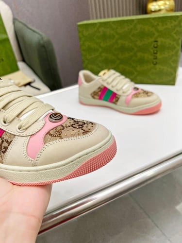 حذاء ماركة ‏Gucci