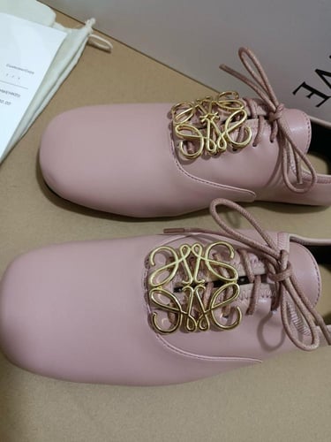 حذاء نسائي ماركة ‏Loewe