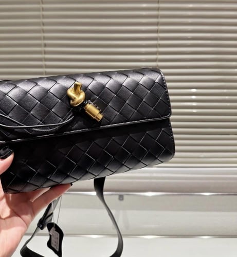 شنطة نسائية ماركة Bottega Veneta