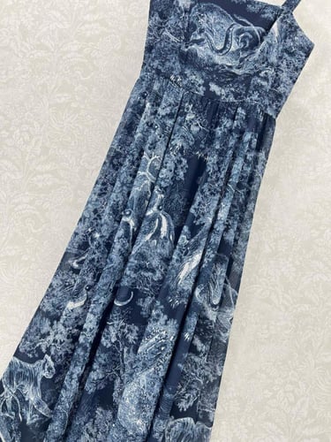فستان ماركة Dior