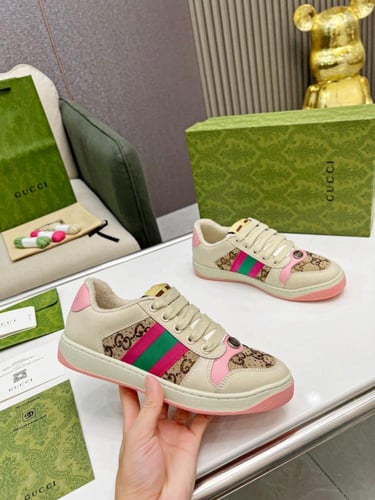 حذاء ماركة ‏Gucci