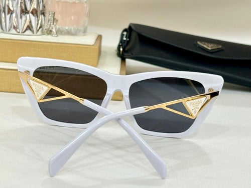 نظاره ماركة Prada