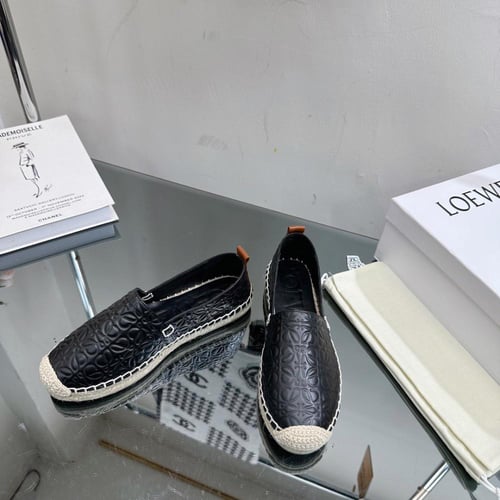 حذاء نسائي ماركة ‏Loewe