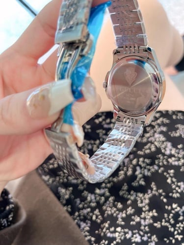 ساعة ماركة Gucci