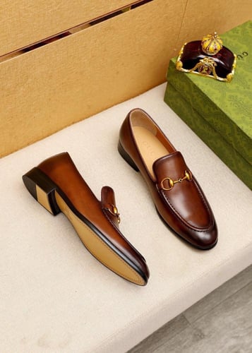 حذاء رجالي ماركة Gucci
