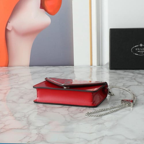 شنطه نسائية ماركة Prada