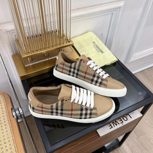 حذاء ماركة Burberry