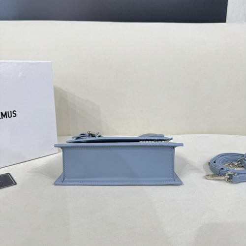 شنطة نسائية ماركة ‏JACQUEMUS