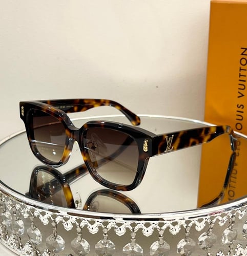 نظارة ماركة LV