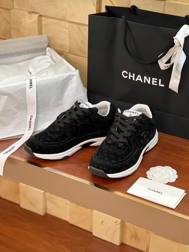 حذاء ماركة ‏Chanel