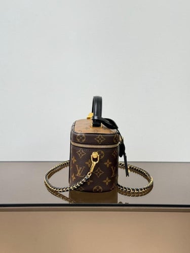 شنطة نسائية ماركة LV