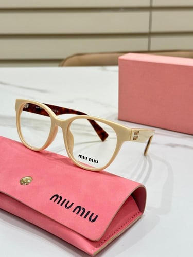 نظاره ماركة ‏Miumiu