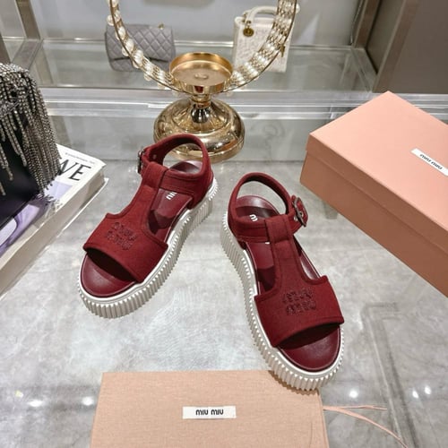 حذاء نسائي ماركة Miumiu