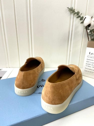 حذاء نسائي ماركة prada