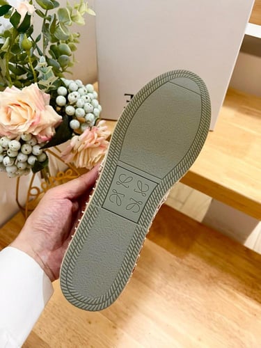 حذاء نسائي ماركة ‏Loewe