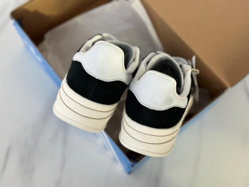 حذاء ماركة Adidas