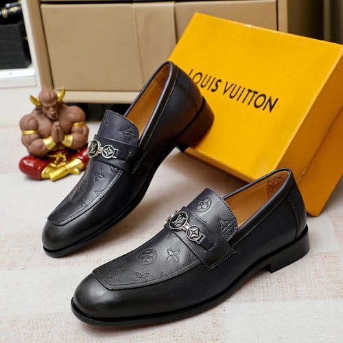 حذاء رجالي ماركة LV