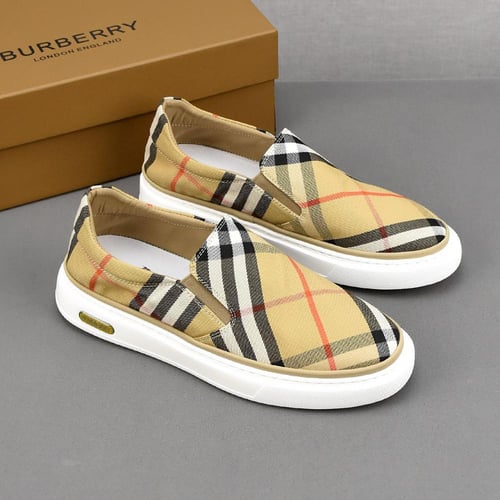 حذاء ماركة Burberry