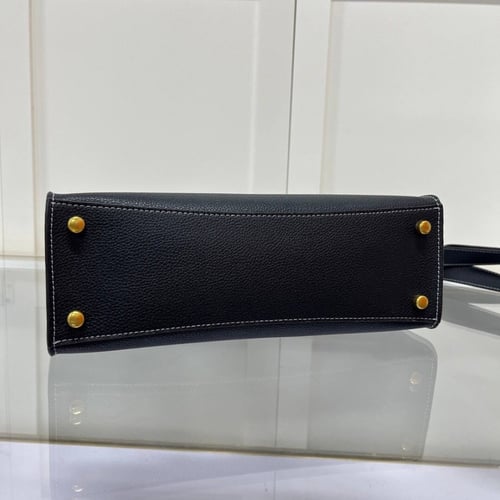 شنطة نسائية ماركة Coach