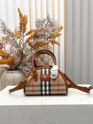شنطه نسائية ماركة Burberry