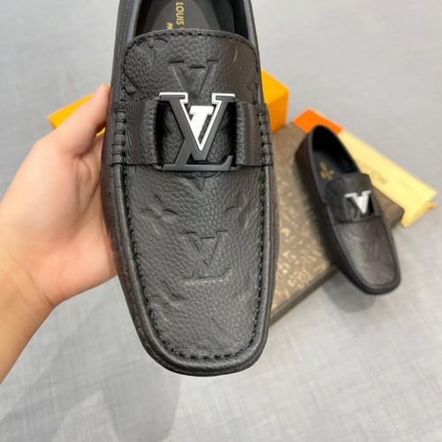 حذاء رجالي ماركة LV