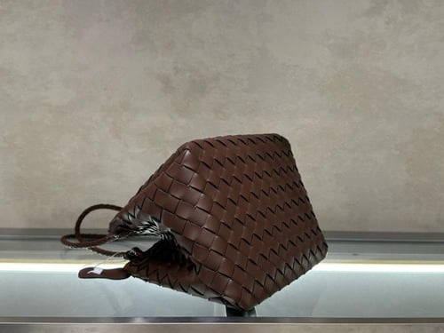 شنطة نسائية ماركة Bottega Veneta