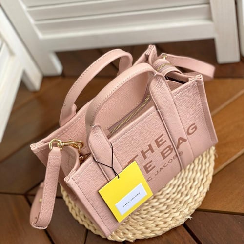 شنطه نسائي ماركة MARC JACOBS