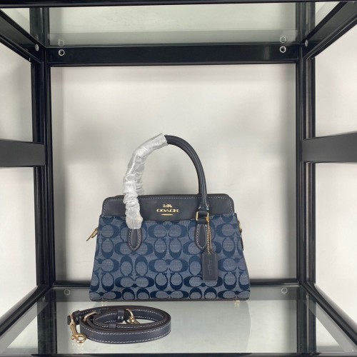 شنطة نسائية ماركة Coach