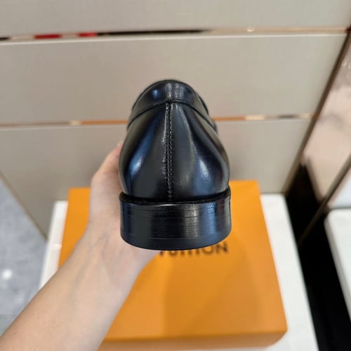 حذاء رجالي رسمي ماركة LV