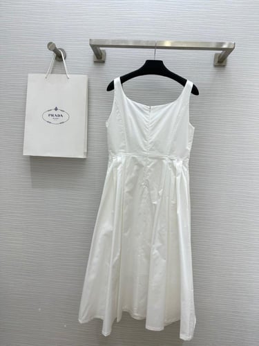 فستان ماركة Prada