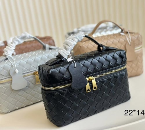شنطة نسائية ماركة Bottega Veneta