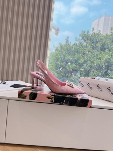 حذاء نسائي ماركة D&G