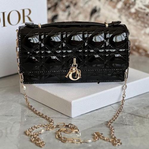 شنطة نسائية ماركة Dior