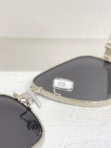 نظاره ماركة Dior