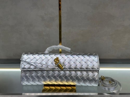 شنطة نسائية ماركة Bottega Veneta