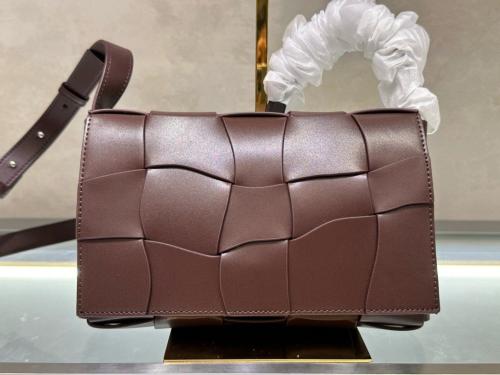 شنطه نسائية ماركة Bottega Veneta