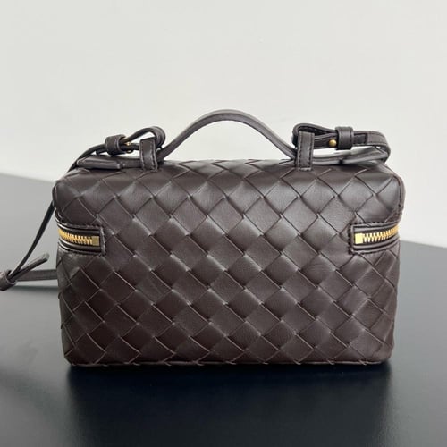 شنطة نسائية ماركة Bottega Veneta