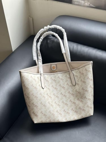 شنطة نسائية ماركة Coach