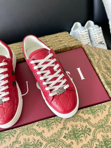 حذاء ماركة ‏Gucci