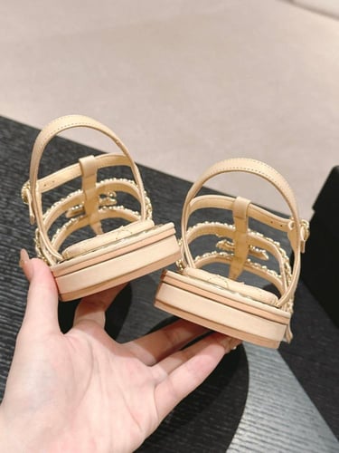 حذاء نسائي ماركة ‏Chanel