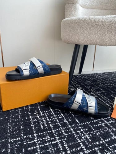 حذاء رجالي ماركة LV