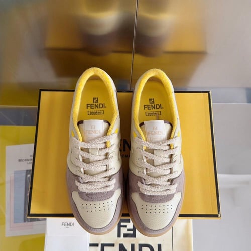 حذاء ماركة Fendi