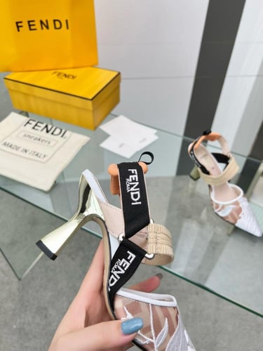 حذاء نسائي ماركة Fendi