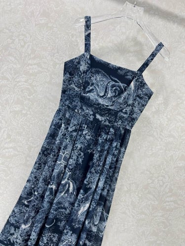 فستان ماركة Dior