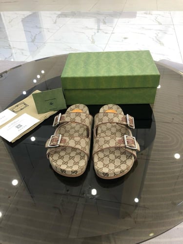 حذاء ماركة ‏Gucci