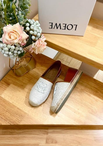 حذاء نسائي ماركة ‏Loewe