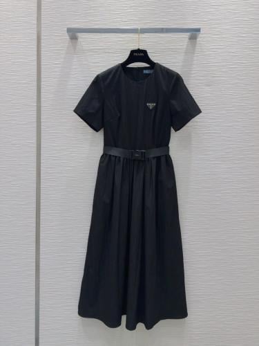 فستان ماركة Prada