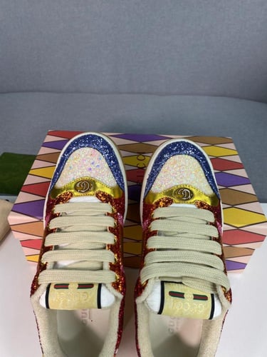 حذاء ماركة ‏Gucci