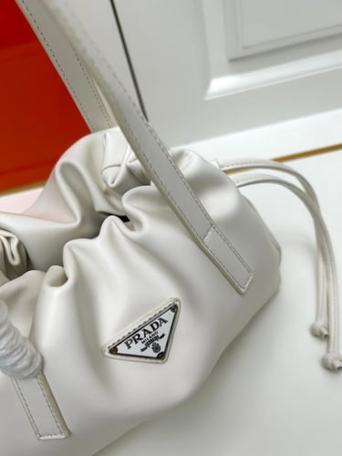 شنطة نسائية ماركة Prada