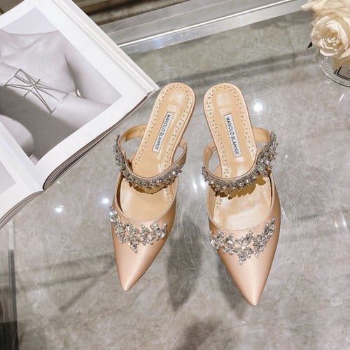 حذاء نسائي ماركة Manolo Blahnik